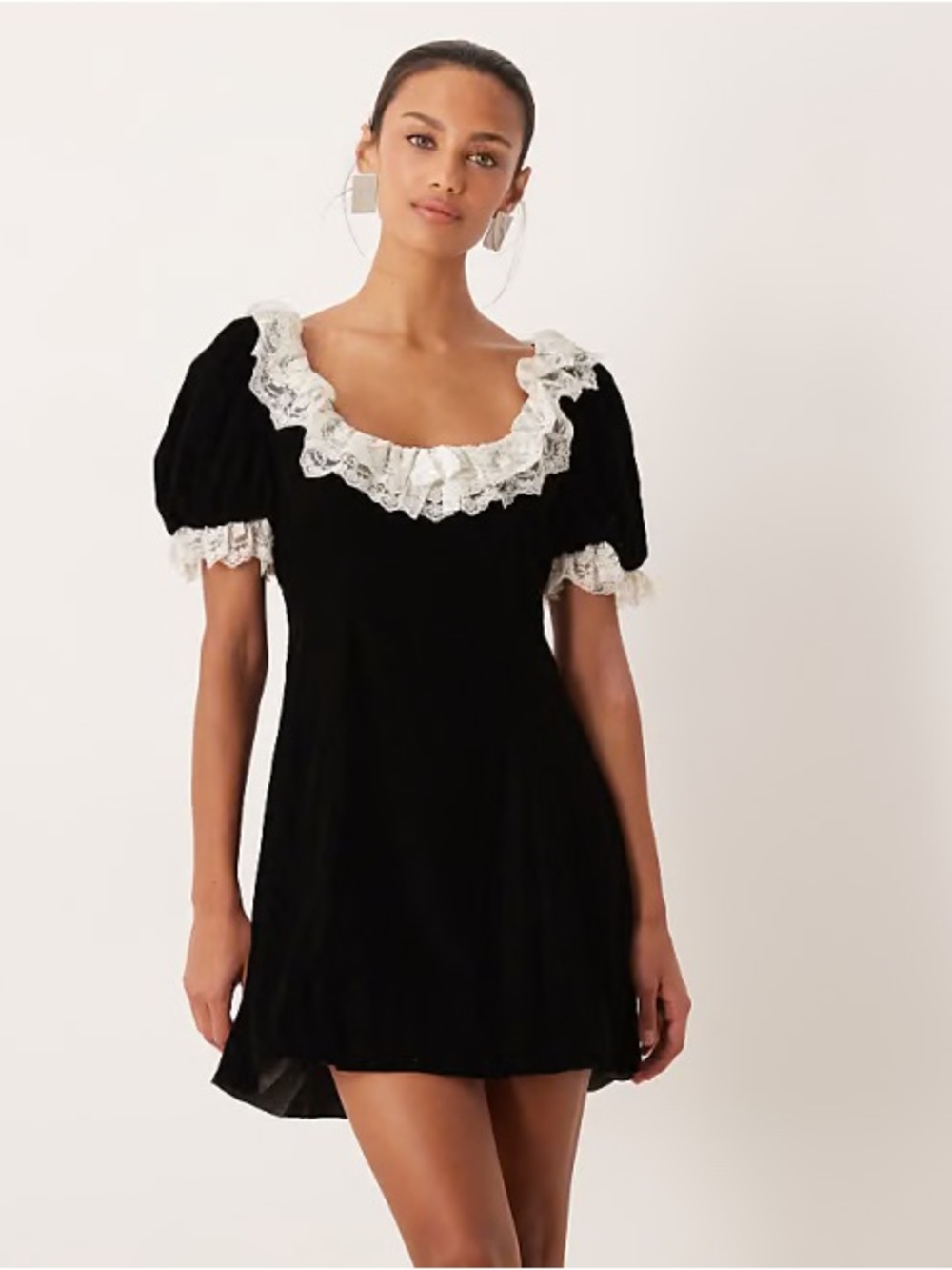 $249 NWT For Love And Lemons La Vie En Bow Velvet Mini Dress in Black Sz Medium